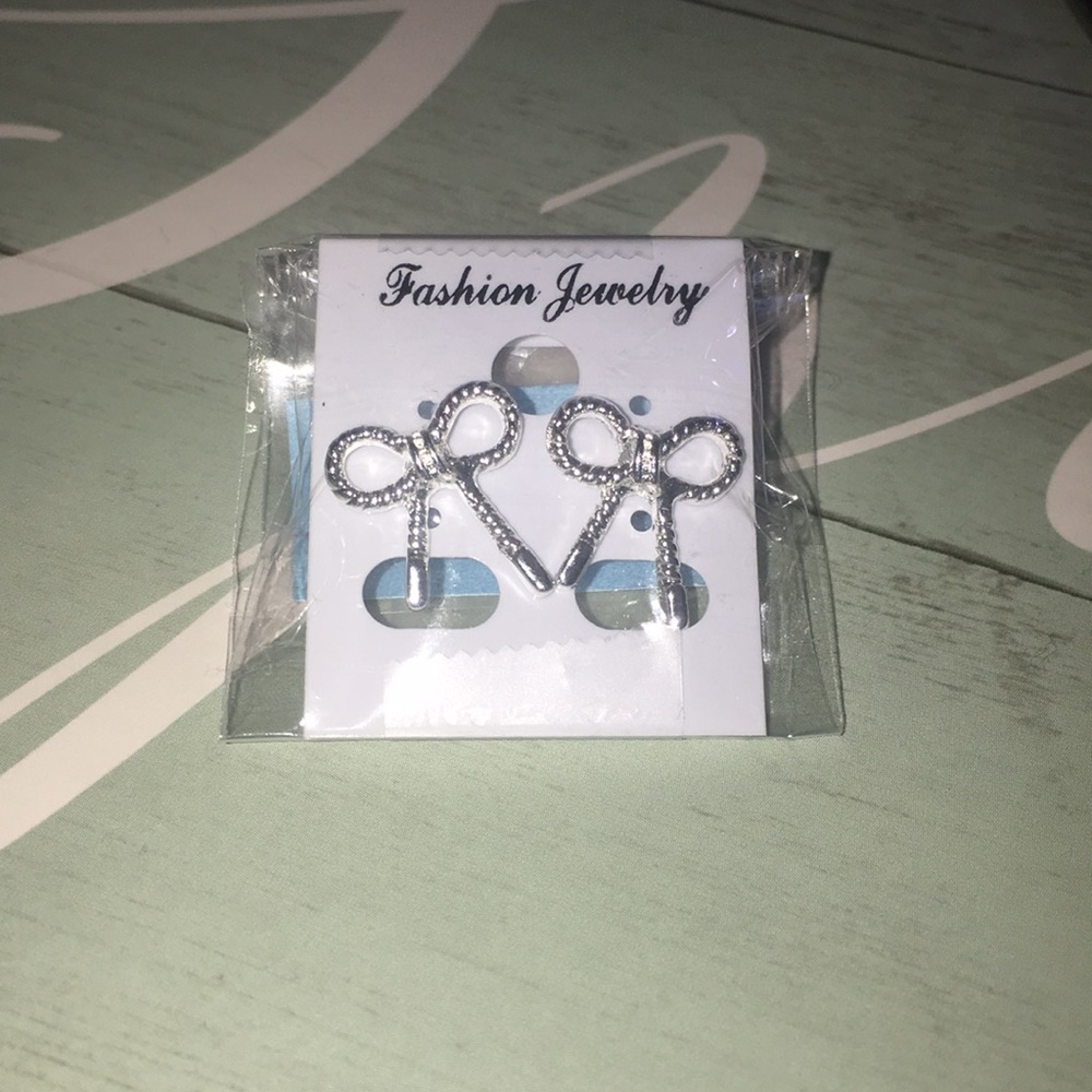 ✨New Item✨ Bow earrings